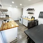 Comfortable Gonzaga Unit Close To Downtown Spokane