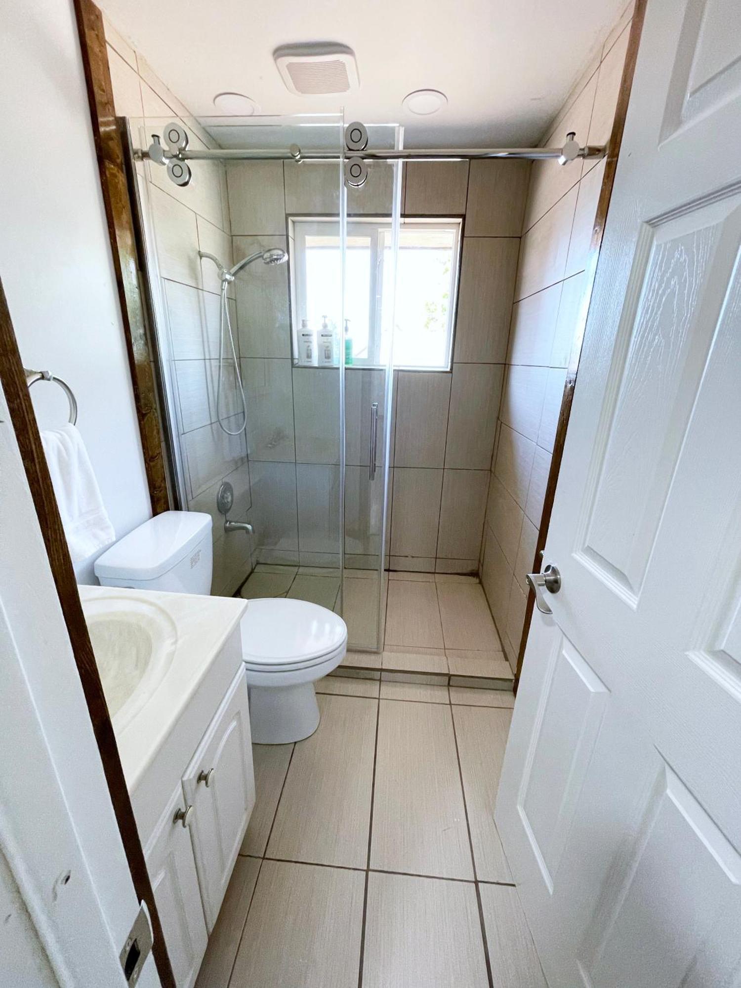 Comfortable Gonzaga Unit Close To Downtown Spokane